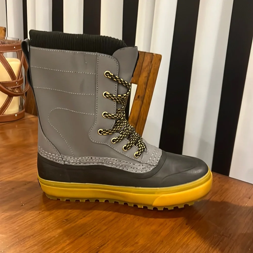 Vans Standard Snow Winter Boots Pat Moore Grey Black new Mens Size 8.5